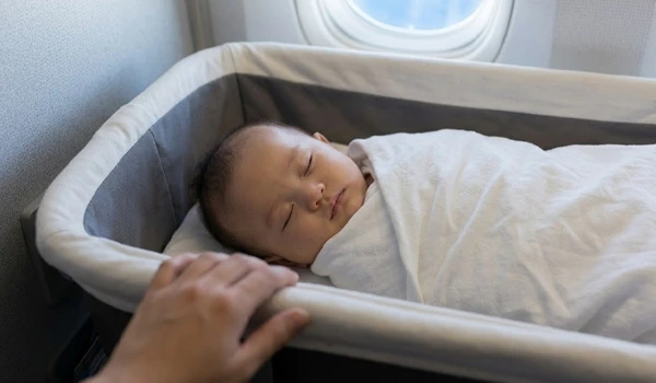 Un bébé a-t-il besoin d'une carte d'identité pour prendre l'avion ?
